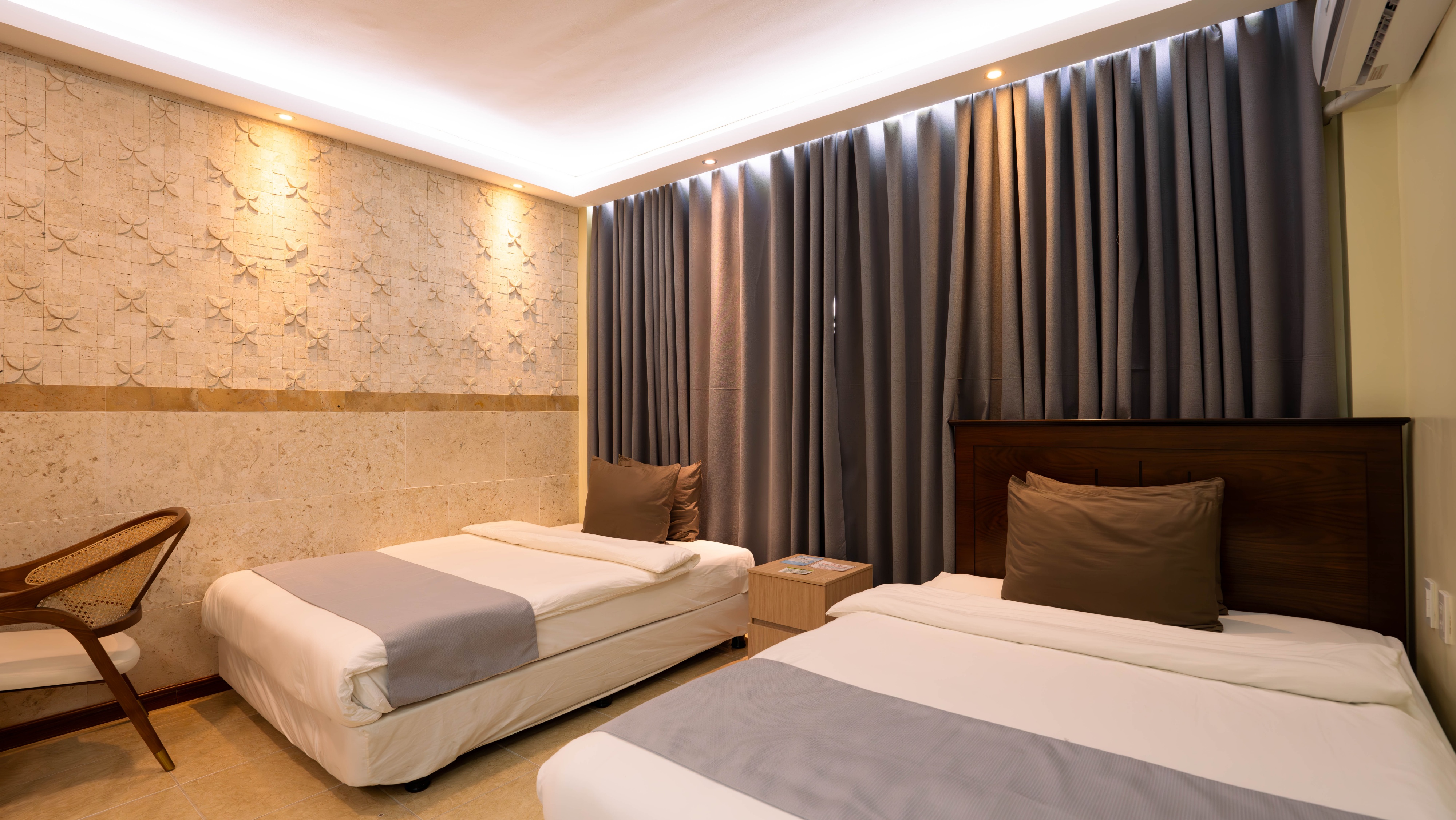 deluxe_quad_room_04